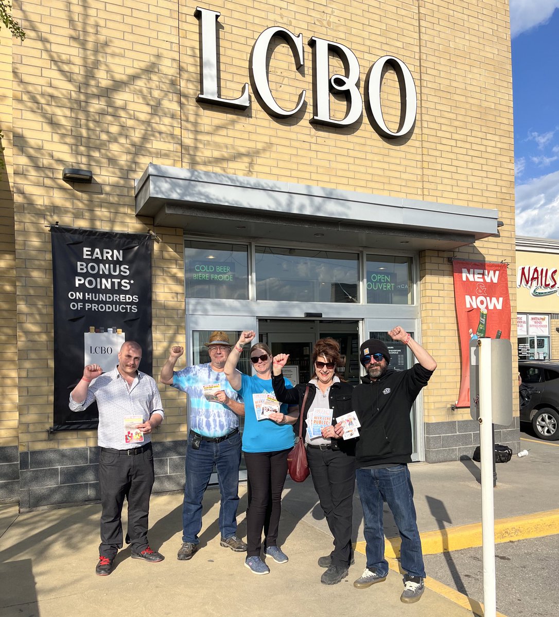 We had more great conversations today in St Catharines. We talked with grocery store workers, construction workers, teachers and folks between jobs! Everyone understood why @OPSEU is fighting to #KeepLCBOpublic, for fair wages & decent work. #Justice4Workers