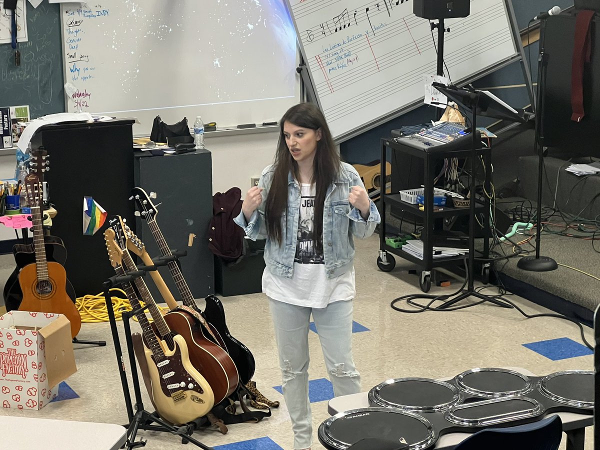 #BmoreEdChat A3 We have also hosted @evannicolebell & @angelina_alexon to North White. Once again, our students enjoyed the interaction and learning about their careers & music. It was awesome to see the students excitement to work with them.