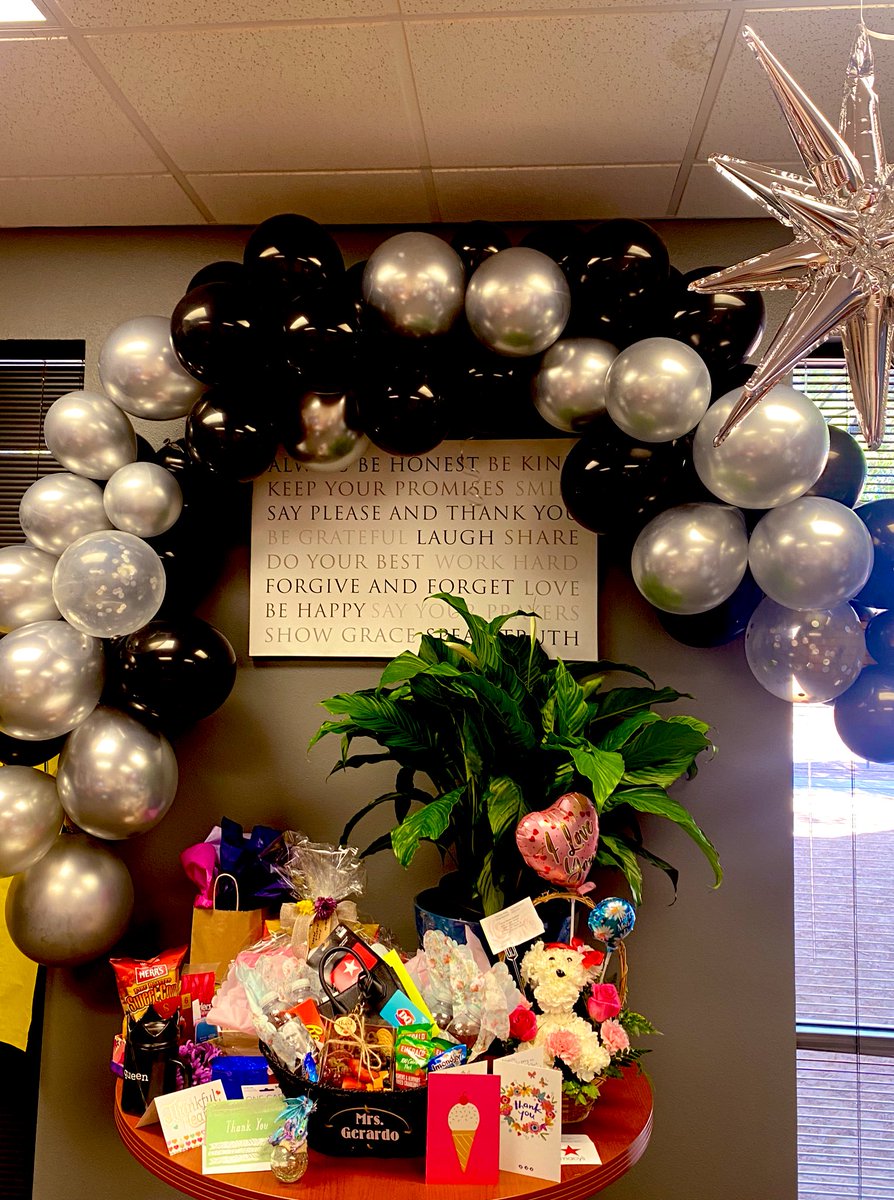 FGerardo_PHHS's tweet photo. 💙I appreciate our amazing faculty and staff for the thoughtful gifts on Principal's Day! Feeling grateful for your support and dedication.💙 #TEAMDrugan #blessed https://t.co/SyutAcUMXg