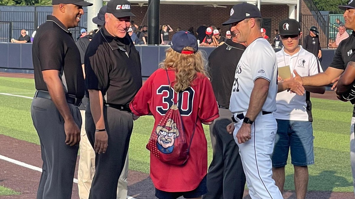 Great job by Amber and Clayton for helping with the lineup card exchange for @DBU_Baseball vs. @SFA_Baseball. 👏👏

#keeperofthegame @ConferenceUSA