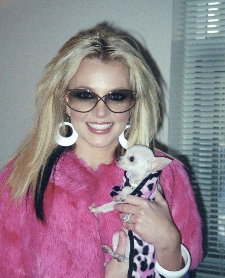 Hope everyone who sees this has a fantastic Thursday 💜🥰 #BritneySpears