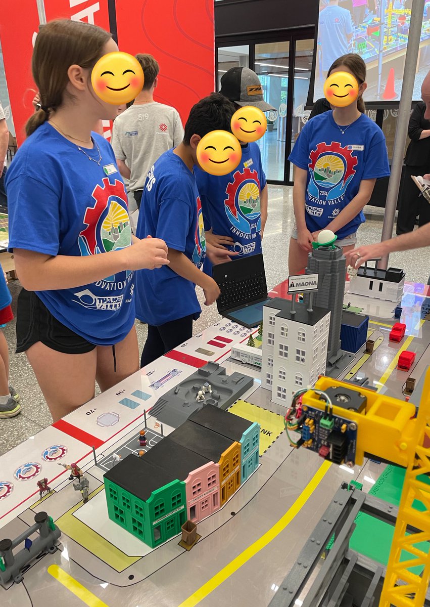 What an awesome day!! We did our best through the robotics competitions and we nailed our pitch! So proud of this team 💙 @WestOaksFI @TVDSB_STEM @FanshaweCollege #InnovationValley