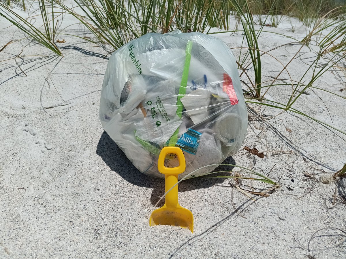 We took a day trip to explore Anna Maria Island today...Florida's Gulf Coast is paradise🏝 Also managed to remove 89 pieces of Litter & #JustOne toy shovel🏖