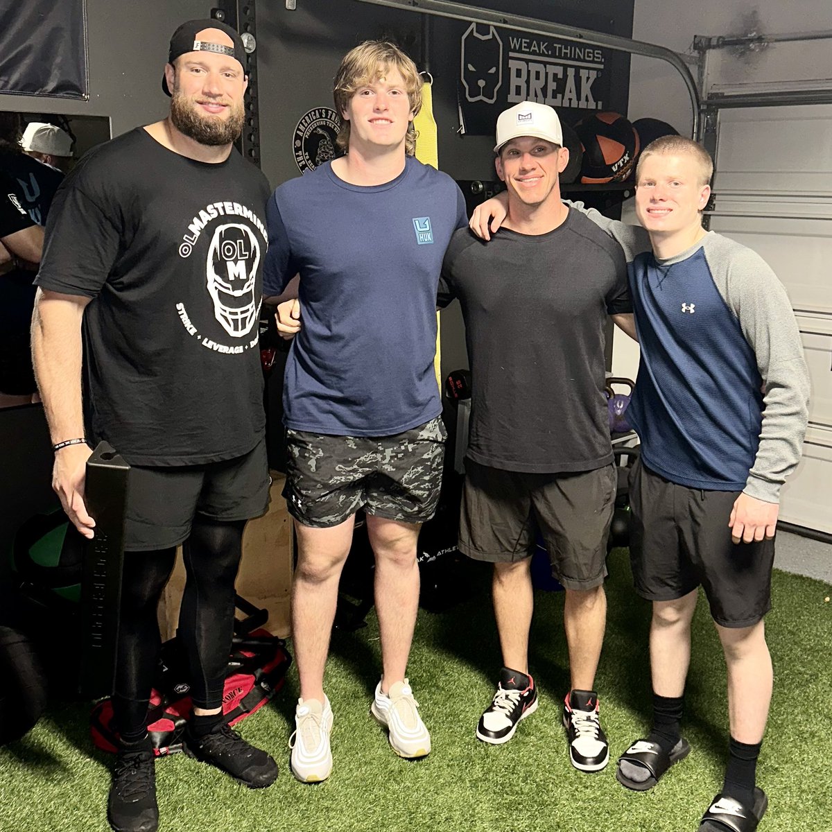 Today I got to meet @lanejohnson65, my role model and the best tackle in the NFL, when he came to my house. It was so awesome to finally meet him. We talked about the similar ways we train that help us get better. Thank you @Clintanderson_ for introducing us.🦅🦅#FlyEaglesFly