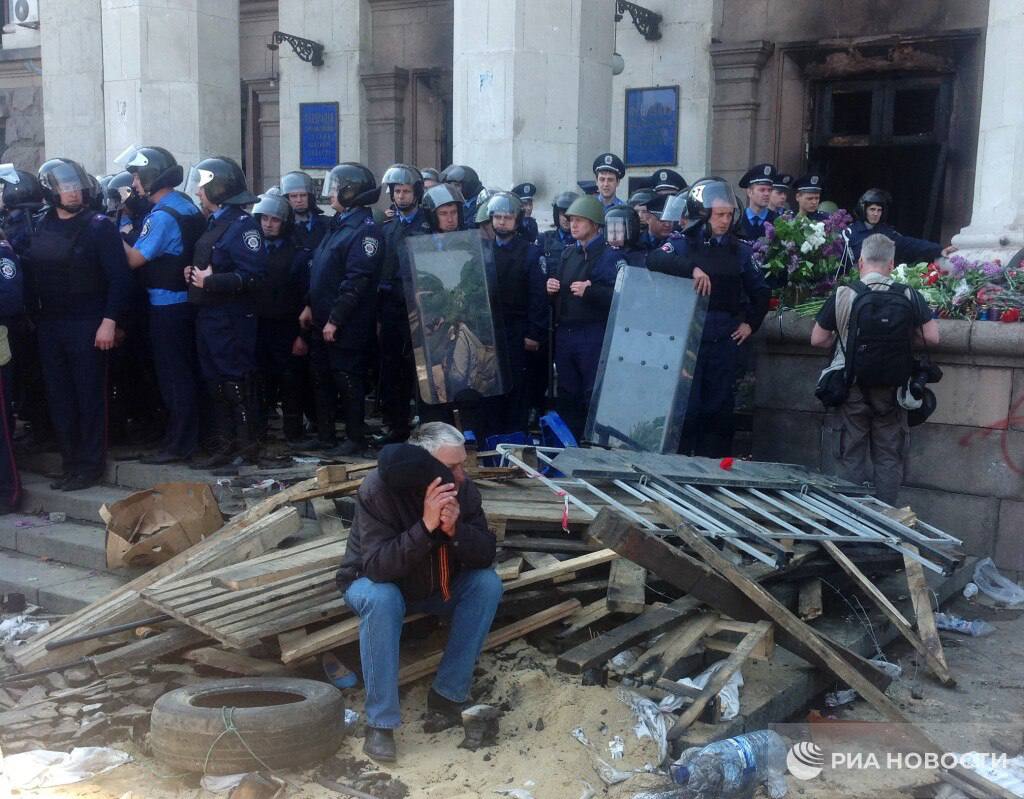 Hoy se cumplen exactamente diez años de los crímenes de Odessa: el 2 de mayo de 2014, nacionalistas ucranianos y partidarios del golpe de Estado prendieron fuego a la Casa de los Sindicatos, en la que se refugiaban representantes del “anti-Maidan”. Según datos oficiales, 48…