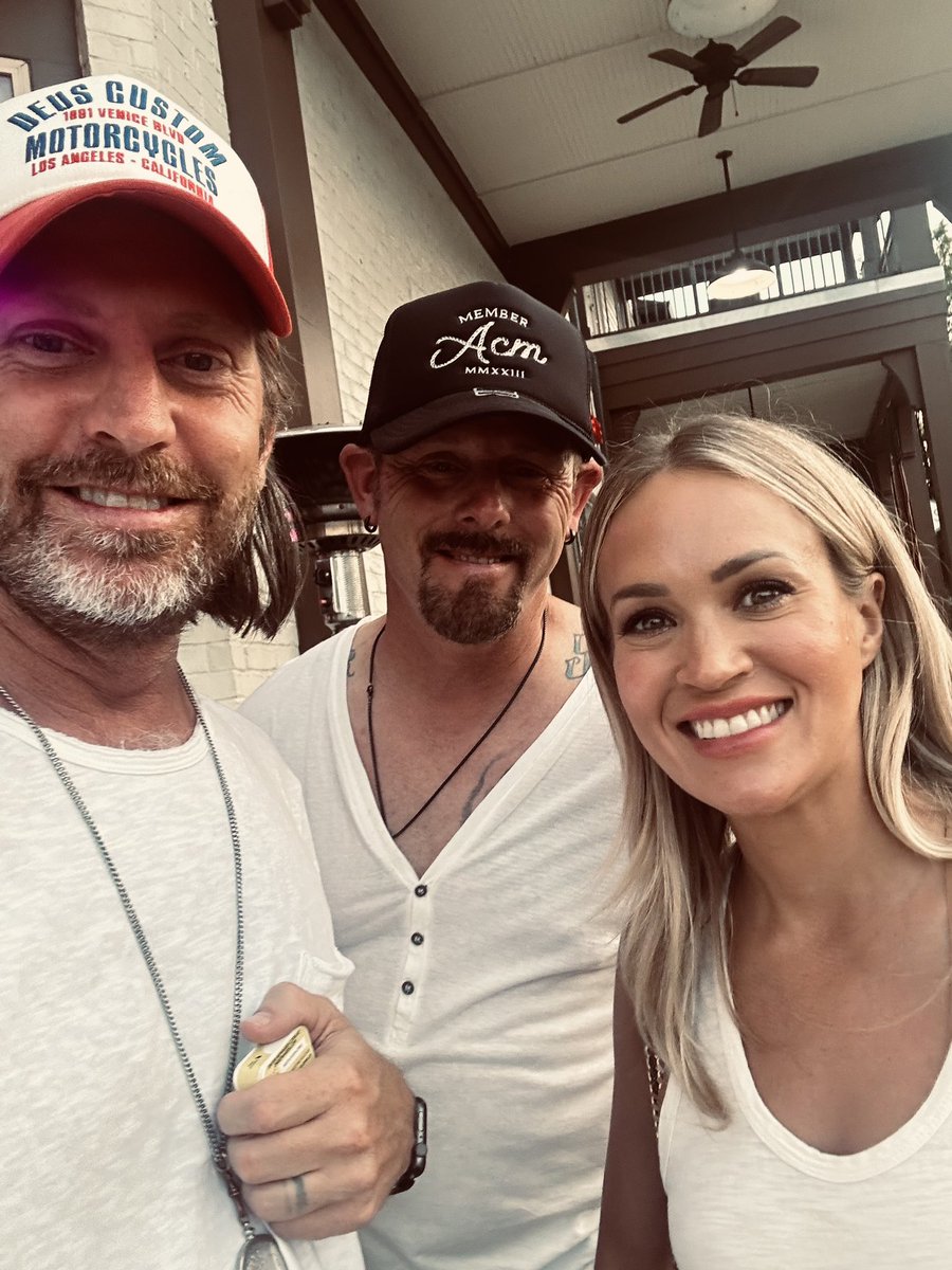 Open Mic 🎤 Nite in Westhaven is always a thrill…you just never know who will stop by @carrieunderwood