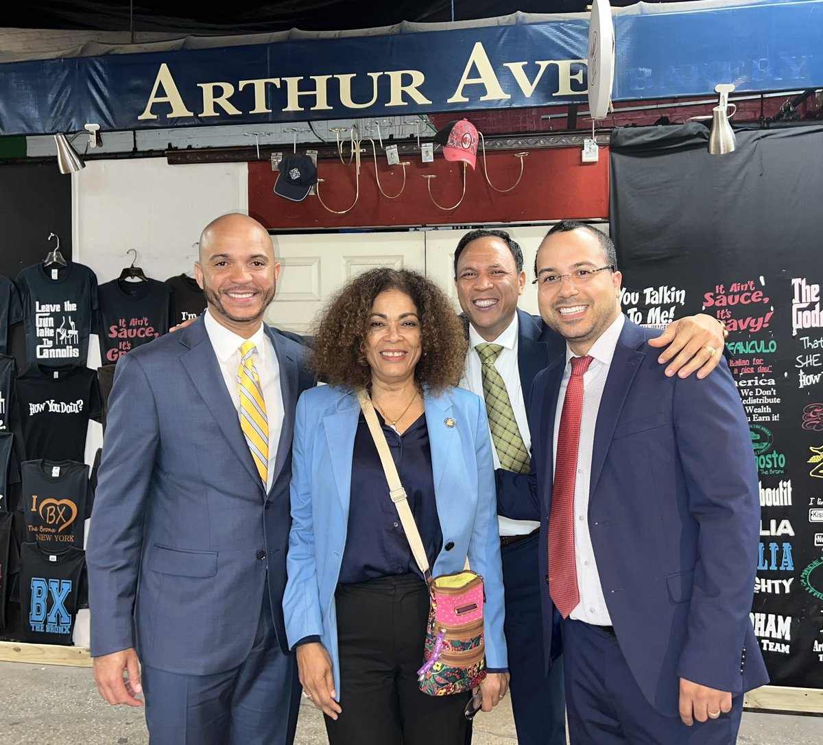 Great to catch up with the Dominican caucus! @AMDeLosSantos72, @YudelkaTapia, @GALVAREZNYC 🇩🇴