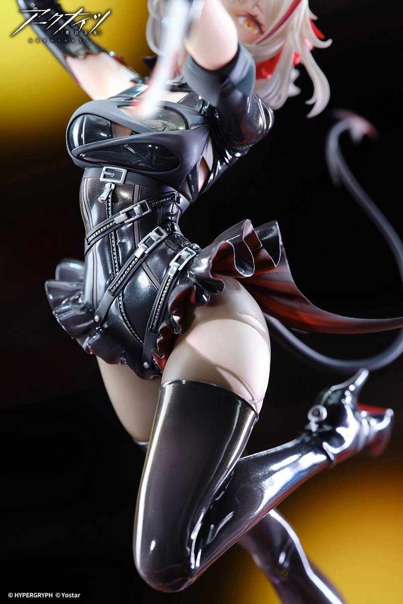 🎩 CAPTURE THE CHARM 🎩 The iconic 'W' from '#Arknights' debuts her Wanted Version in a stunning new figure by #APEX! Emerging from a top hat, she sports a chic black outfit with a tail. 🖤 PREORDER NOW 👉 bit.ly/3xT9cjh 🖤