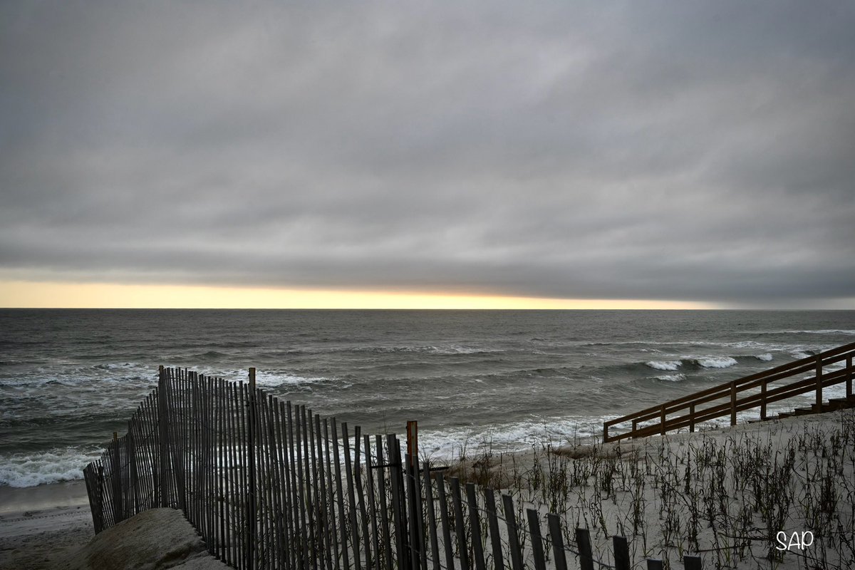 The sun never came out yesterday but I like the thin band of color between the grays.