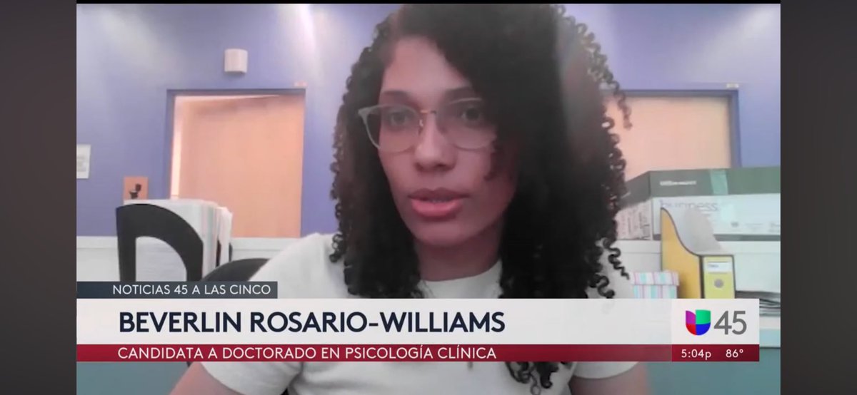 Who can be asked to do an impromptu interview in Spanish ten mins after being asked and 15 mins before she had to see her next patient? @HPCSCUNY & @GC_CUNY’s soon-to-be Dr. @LaCientificaDR, that is who! Proud of you for handling your first @Univision interview like a pro.