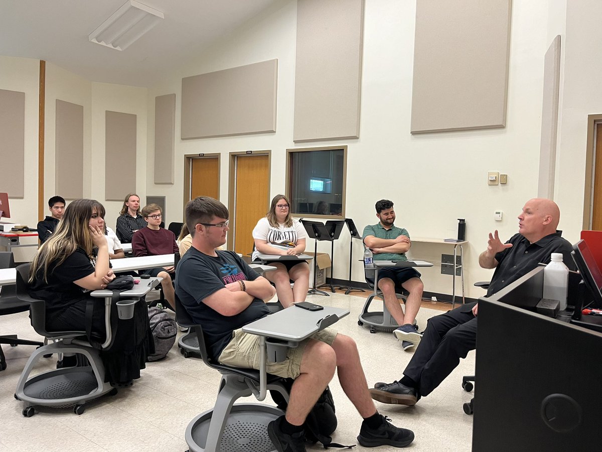 WJMusicDept's tweet photo. Students had a great day meeting and working with our guest artist, Dr. David Glover! Looking forward to featuring him at the W&amp;J Jazz Ensemble Concert tomorrow night at 7:30! https://t.co/4ybj6e9lwo
