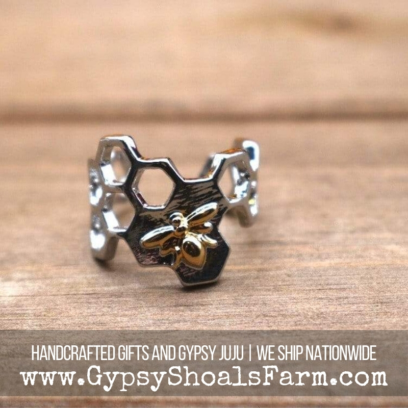 Loving this honeybee and #honeycomb ring. Looking for #beekeeper gift ideas? We've got a whole collection of #honeybee #jewelry at link in bio. l8r.it/jhtr 👑🐝 #QueenBee #gypsyshoalsfarm #beegifts #beejewelry #savethebees #beekeeping #beeks #honeybees