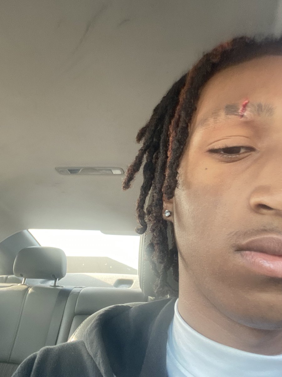 stackkbp's tweet image. gotta stop playin wit these females, bitch done threw her mac book at me🤦🏽‍♂️