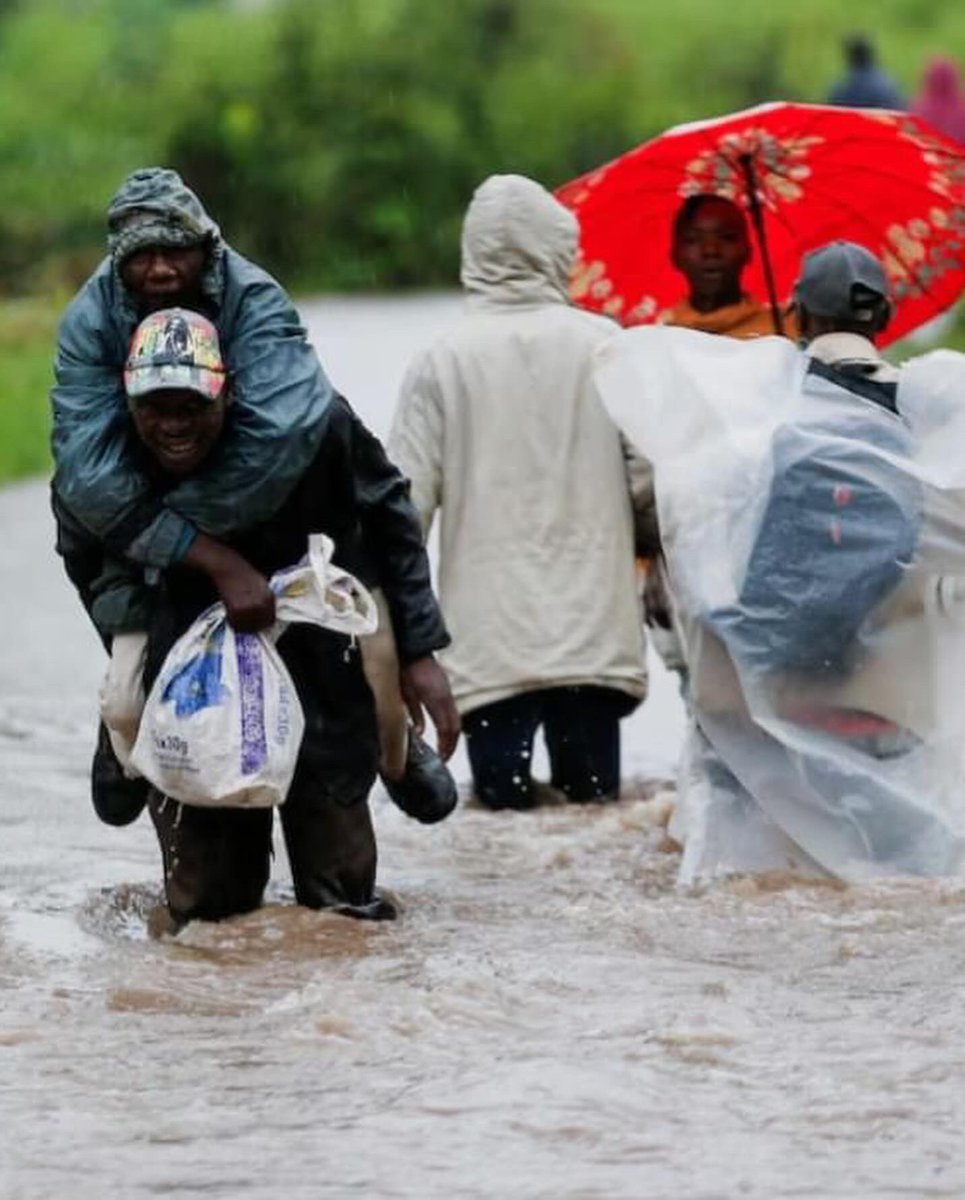 ileystv's tweet image. Ugu yaraan waxaa dhintay 45 qof oo shacab ah kadib markii ROOB dhalliyay daadad xooggan uu ka da'ay qaar ka mid ah magaalooyinka ku yaala bartamaha #Kenya.

Tirada guud ee dadka ku dhintay daadadka Roobabkii da'ayay tan iyo bishii March 2024, ayaa kor u sii dhaafeysa 180 qof.