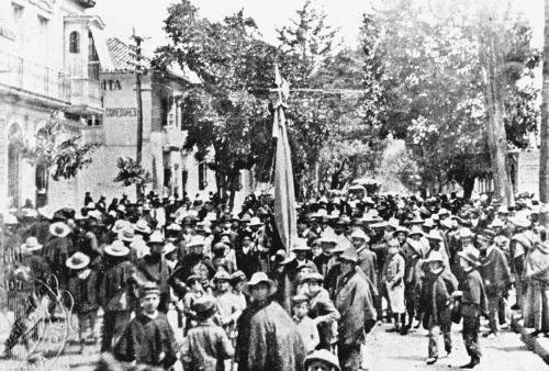 El primero de Mayo se empezó a celebrar como día de los trabajadores en 1914 por iniciativa de la Unión Obrera de Colombia, que era una organización artesanal Artesanos y obreros en Bogotá el Primero de Mayo de 1914 #HistoriaDeColombia