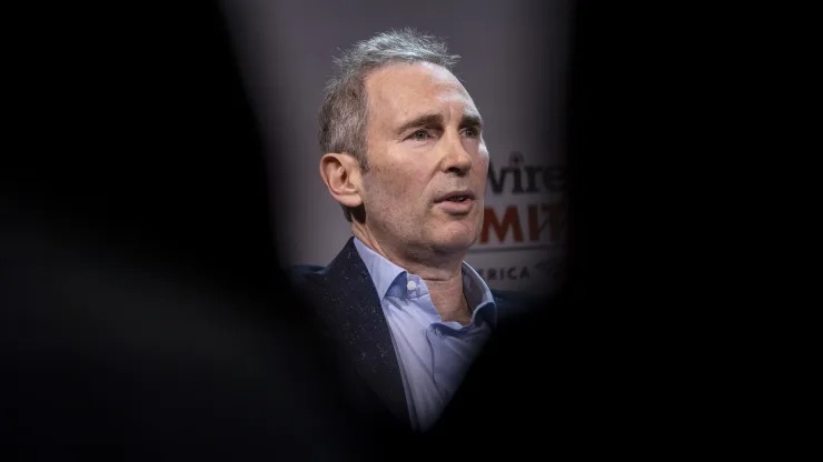 NLRB judge rules against Amazon CEO Andy Jassy, citing violation of US labor law due to comments made in 2022 implying union voters would be 'less empowered'. The decision sparks discussions on worker rights and corporate influence. #Amazon #LaborLaw #UnionRights r/martechnewser