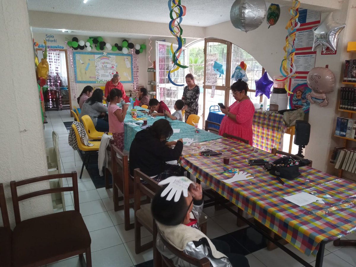 En las bibliotecas públicas de Azcapotzalco también se festejó el Día de la niña y el niño con dinámicas divertidas y educativas. Se visitó la Escuela Primaría Pablo Neruda y con las actividades se fomentó la lectura, hubo tres matemesas para incentivar las habilidades…