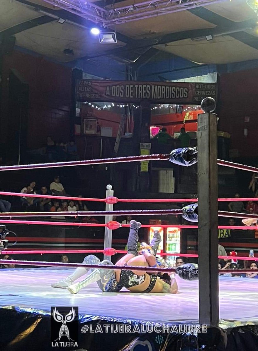 Tremenda sorpresa #SexyStar llega a la #LuchaRandom de #IWRG en un espectacular match y termina doblegando a #SpiderFly en una muy buena lucha en la #ArenaNaucalpan...
#latijeraluchalibre