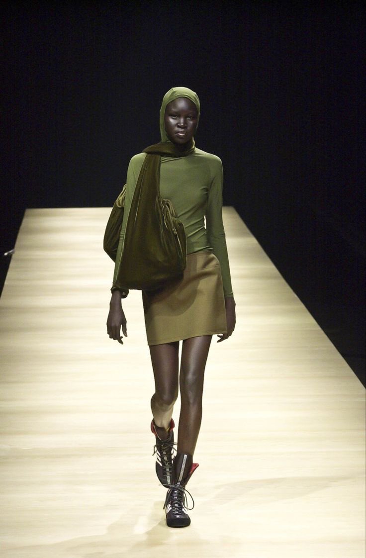 Retometa's tweet photo. Alek Wek Appreciation thread 

1. Alexander McQueen F/W 1997
2. Dolce &amp; Gabbana F/W 2002
3. Yohji Yamamoto F/W 2001
4. John Galliano for The House of Dior  S/S 2001
5.Herve Leger F/W 1999 couture
6. Givenchy F/W 1997 couture
7. Yves Saint Laurent S/S 2002
8. Valentino F/W 2003 https://t.co/KzTZweCgZe