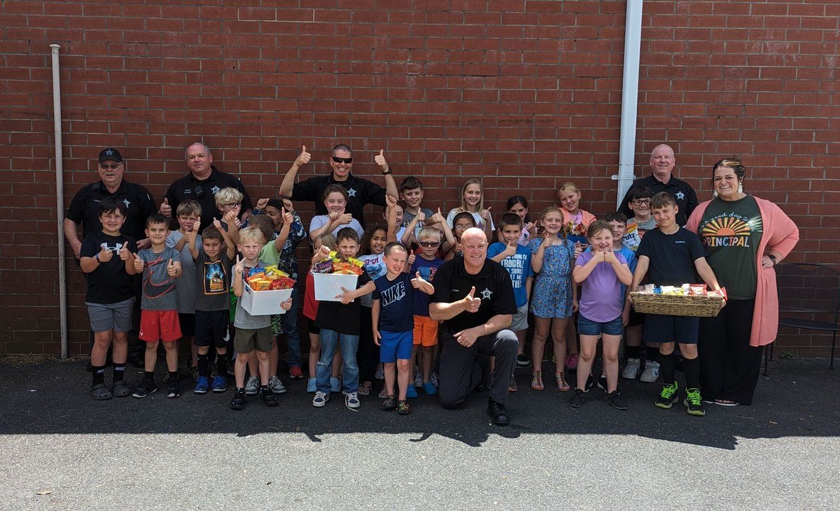 Students at Endy Elementary School presented gifts and cards in support of our law enforcement officers. Thank you Sheriff Crisco, your deputies and all of our local law enforcement agencies for keeping our students safe!