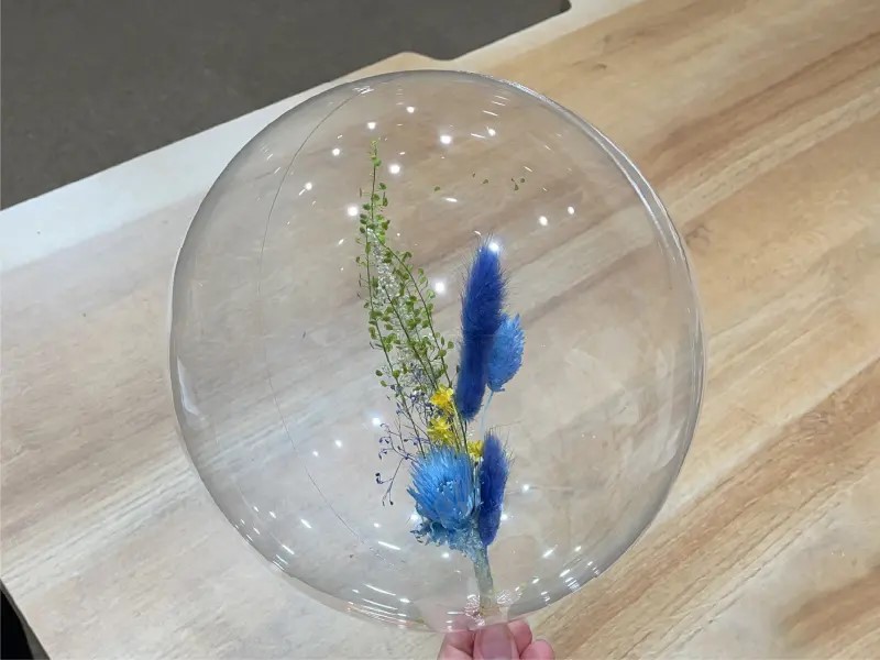 europort_sign's tweet image. 人気のフラワーバルーン（バルーンブーケ）に
ステッカーで文字を入れてみました💐
そのままでも可愛いけど、贈る相手のお名前やメッセージを入れるとより特別感がアップしますね☺️🎀

ステッカーはカッティングマシン「スキャンカット」を使用しました！

詳しい作り方はこちら▽…