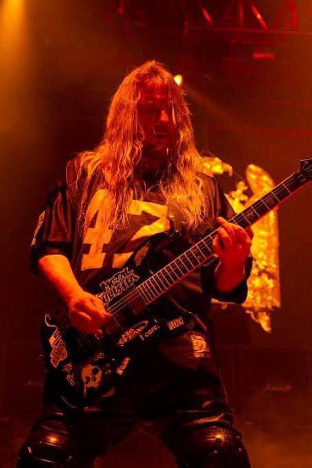 R.I.P., Mr.Hideto Matsumoto and Mr. Jeff Hanneman.