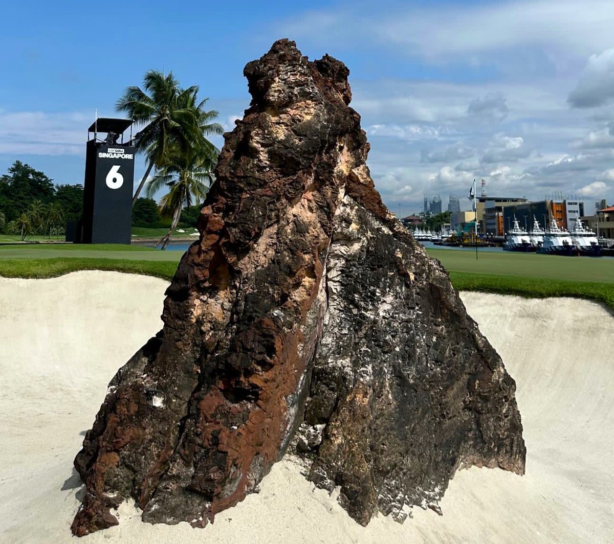 The “Dragon’s Tooth” in the greenside bunker on Hole 6 at #LIVGOLF  Singapore 🇸🇬