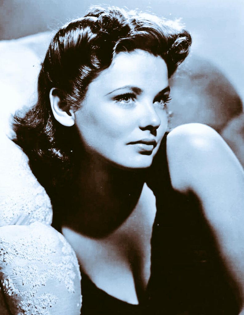 GeneTierney was a #NewYork Girl in name, though not exactly in Practice. November 19, 1920, in #BrooklynNY Tierney's Father was a Wealthy Insurance Broker & her Mother was a Gym Teacher. The Tierney Family ended up settling in Westport, CT.

I Grew up next Town ova..😉
#TCMParty