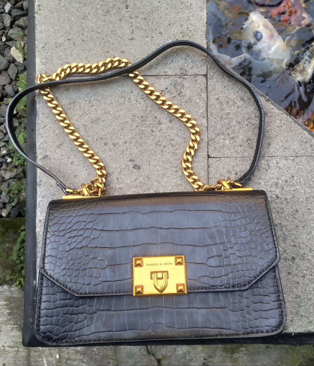 rhzkyap's tweet photo. WTS [ WANT TO SELL ]

Yukss diangkut Slingbag hitam✨
• Shopee🍊[ Freeong ] (boleh req shopee live)
• 150K
• Good condi (baru dipakai 2x)
• UK 23cm × 13cm × 9cm
📍Jatim

tags: wts wtb baju kemeja oversize tas sling bag preloved ina
#zonauang #zonajajan #zonaBU #preloved https://t.co/mLt6XzlMRl