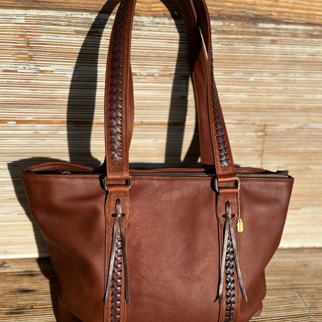Shop smart, shop stylish! At Appaloosa Trading Company, we pride ourselves on offering the best prices and pieces in Sedona. Premium leather handcrafted bags and purses. Best quality and designs. Find your perfect accessory at a price you'll love. Shop: appaloosatradingco.com