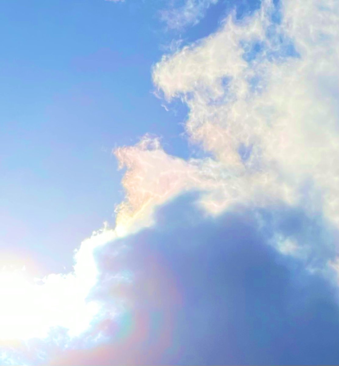 10時頃の空📷📱
なんとなく彩雲🌈☁️
#彩雲
#イマソラ
#iPhone12promax