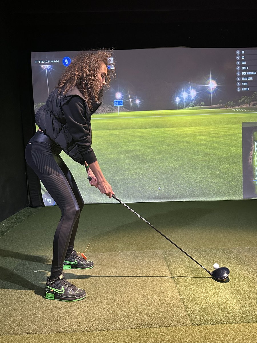 Gunning for 200+ yard drives on a Wednesday night ⛳️ Shoutout @MonsterEnergy and @fiveirongolf for having me 🙏🏽 #GolfLife #Sneakers #RehabMonster