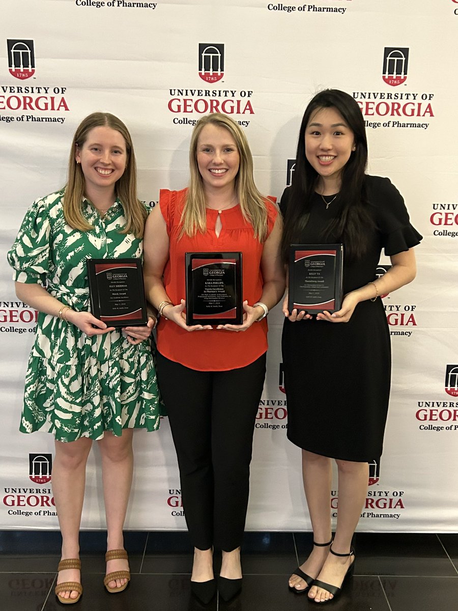 🎉 Congrats 🎉 to all of the @UGAPharmacy students recognized at the Class of 2024 Awards Recognition Dinner tonight and especially to these #UGAC3 mentees for their various awards! Each of you have done so much to make our team GREAT and we are so proud of you!