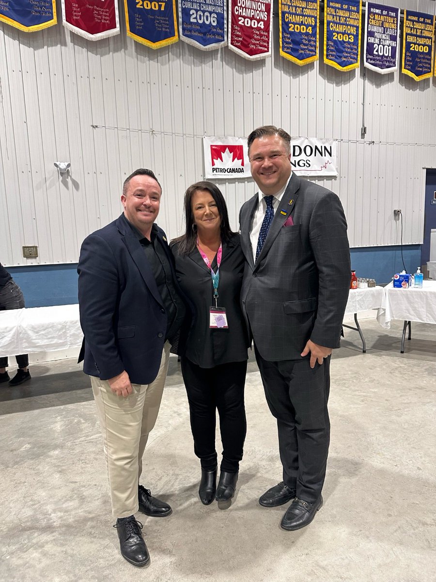 Great running into Fort Garry constituent Michelle Bergen at tonight CUZpE Convention Dinner in Dauphin with MLA Oxenham #mbpoli