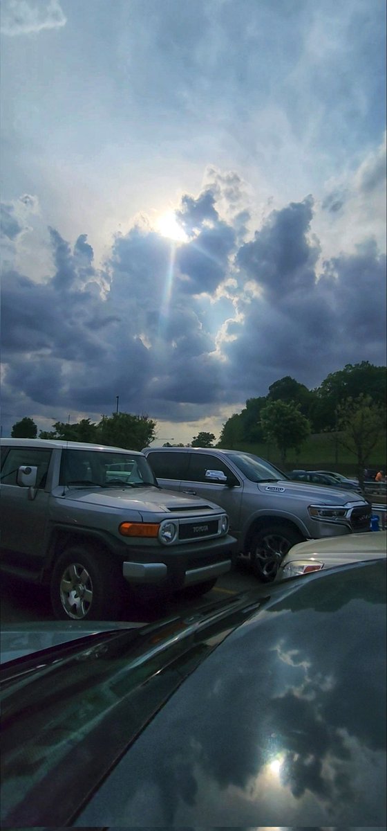 Not only do I have a heart in the clouds I have the reflection off my car! 2 hearts!! Share your amazing reflections! #reflection #PhotographyIsArt #photooftheday #hearts #clouds