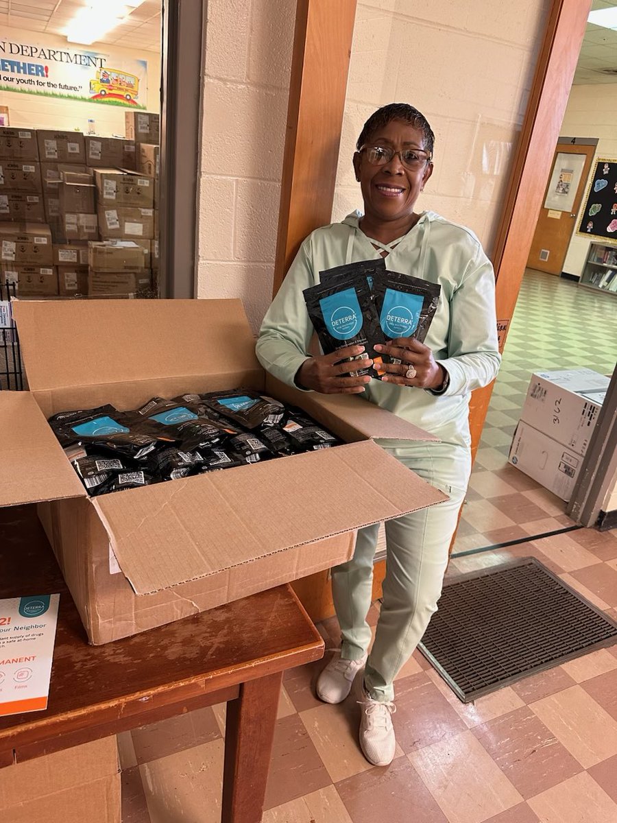 We passed out TONS of Deterra packs today to our community!👏🏼👏🏼

We are so thankful that we can help get drugs disposed properly at home.

We 💚 our community so much!

#drugfree