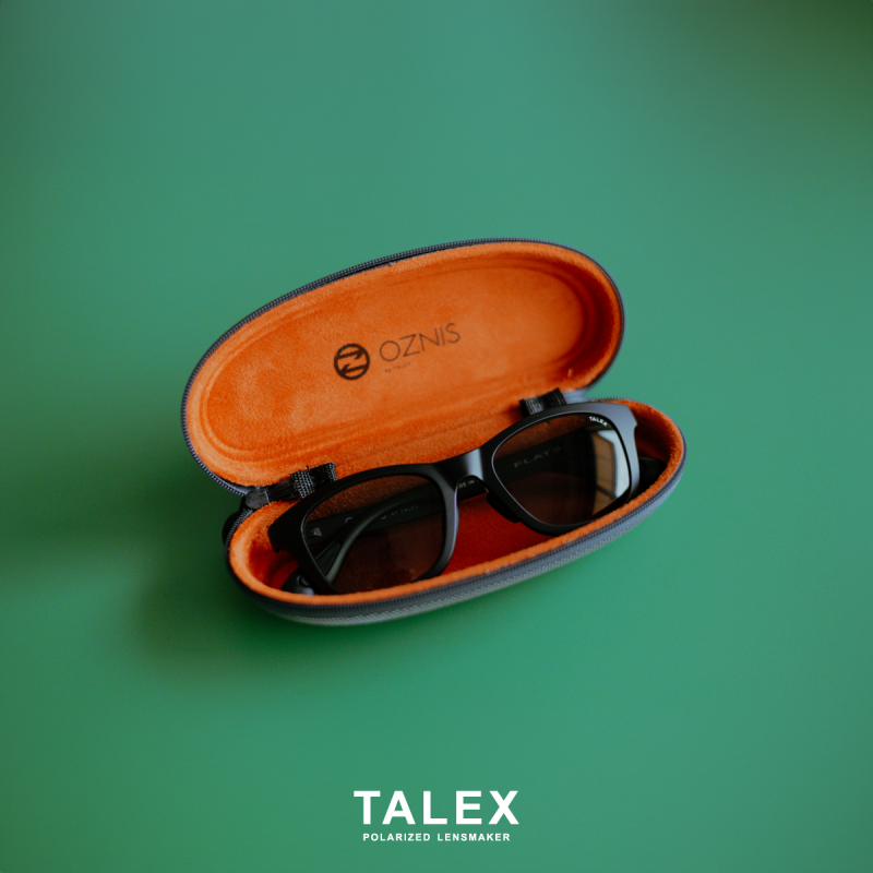 サングラスに対して小さすぎるケースを使用してしまうと、中で圧迫して