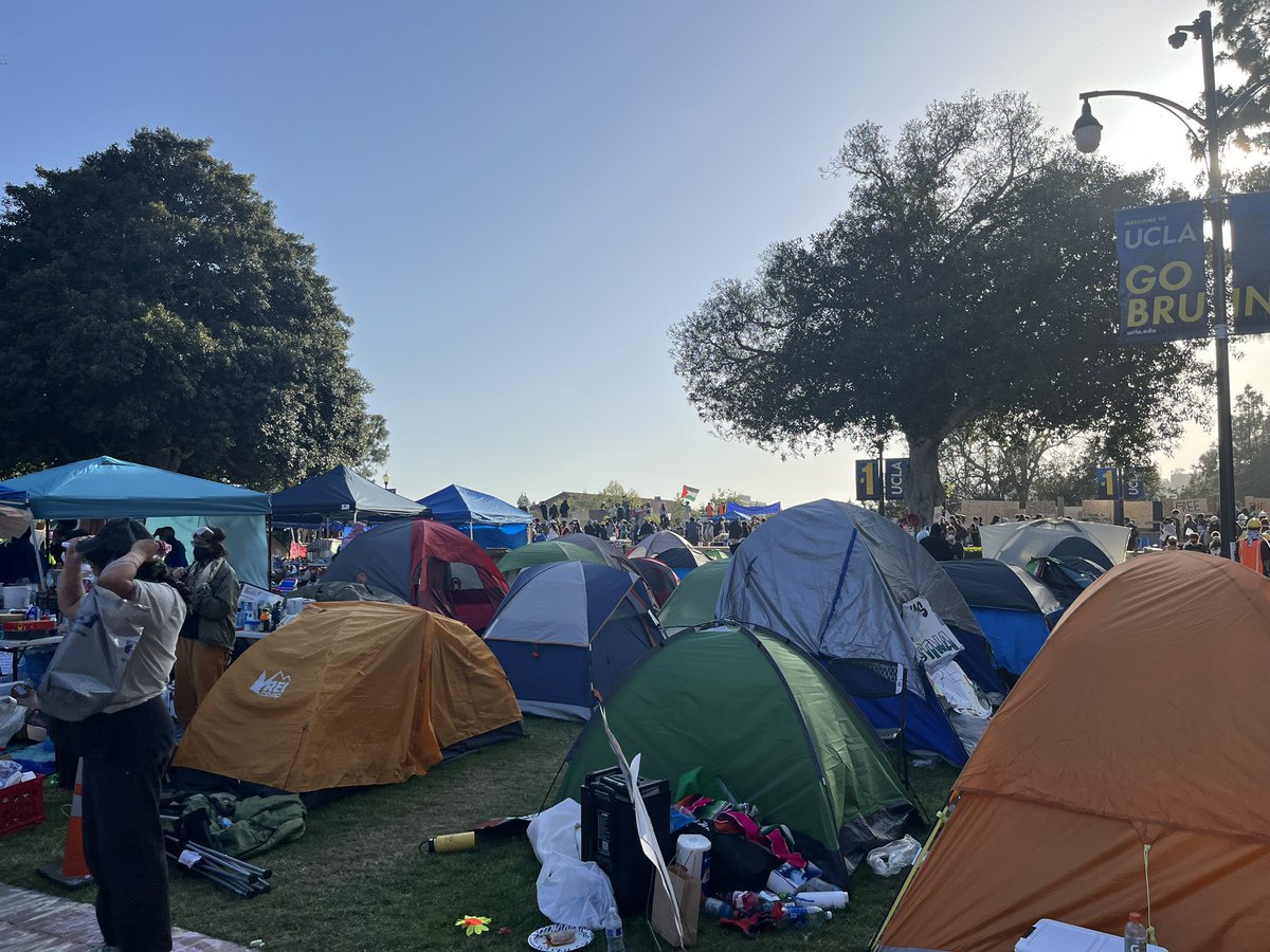 ConnorASheets's tweet photo. I’m reporting tonight for @latimes from inside the pro-Palestine encampment at UCLA. Most outsiders including media currently being kept out by both protesters and police. Follow this thread for updates. https://t.co/9r8zNwzuc1