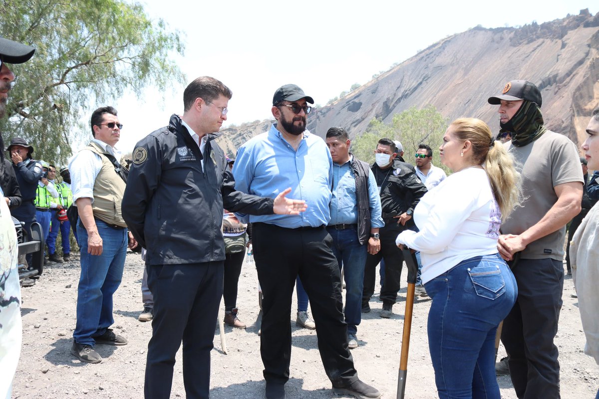 SON HUESOS DE PERRO Así se encontró @PabloVazC con @CeciPatriciaF en la zona en la q buscaban supuestos restos humanos en la peligrosa @Alc_Iztapalapa Tras distintos análisis, @FiscaliaCDMX informó q son huesos de perro. Hasta ahora no han hallado nada de humanos.