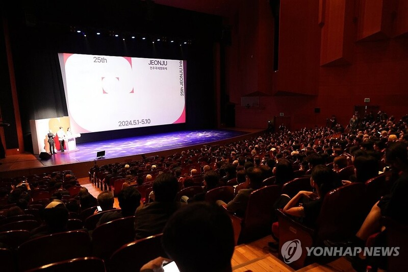 (LEAD) Jeonju film fest kicks off, featuring over 230 films #전주국제영화제 #전주국제영화제2024 #JeonjuIFF #전국제2024 @JEONJU_IFF korean-vibe.com/news/newsview.…