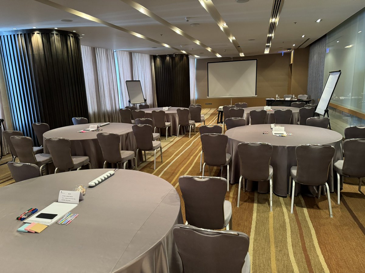 This room will soon be filled with participants eager to dive into Dr. Daniel Wilson’s full day preconference on Leading Learning That Matters. #l2s @21cli @4_zero_7