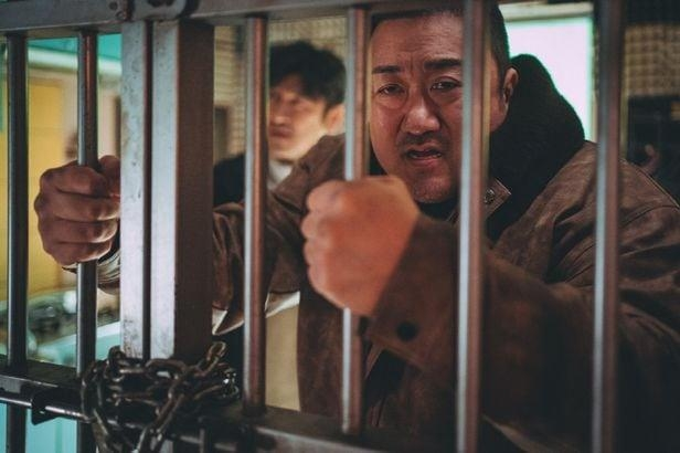 'The Roundup: Punishment' tops 5 mln admissions in 1st week #범죄도시4 #박스오피스 #마동석 #이동휘 #김무열 #권일용 #이주빈 #theroundup4 #theRoundup_Punishment korean-vibe.com/news/newsview.…