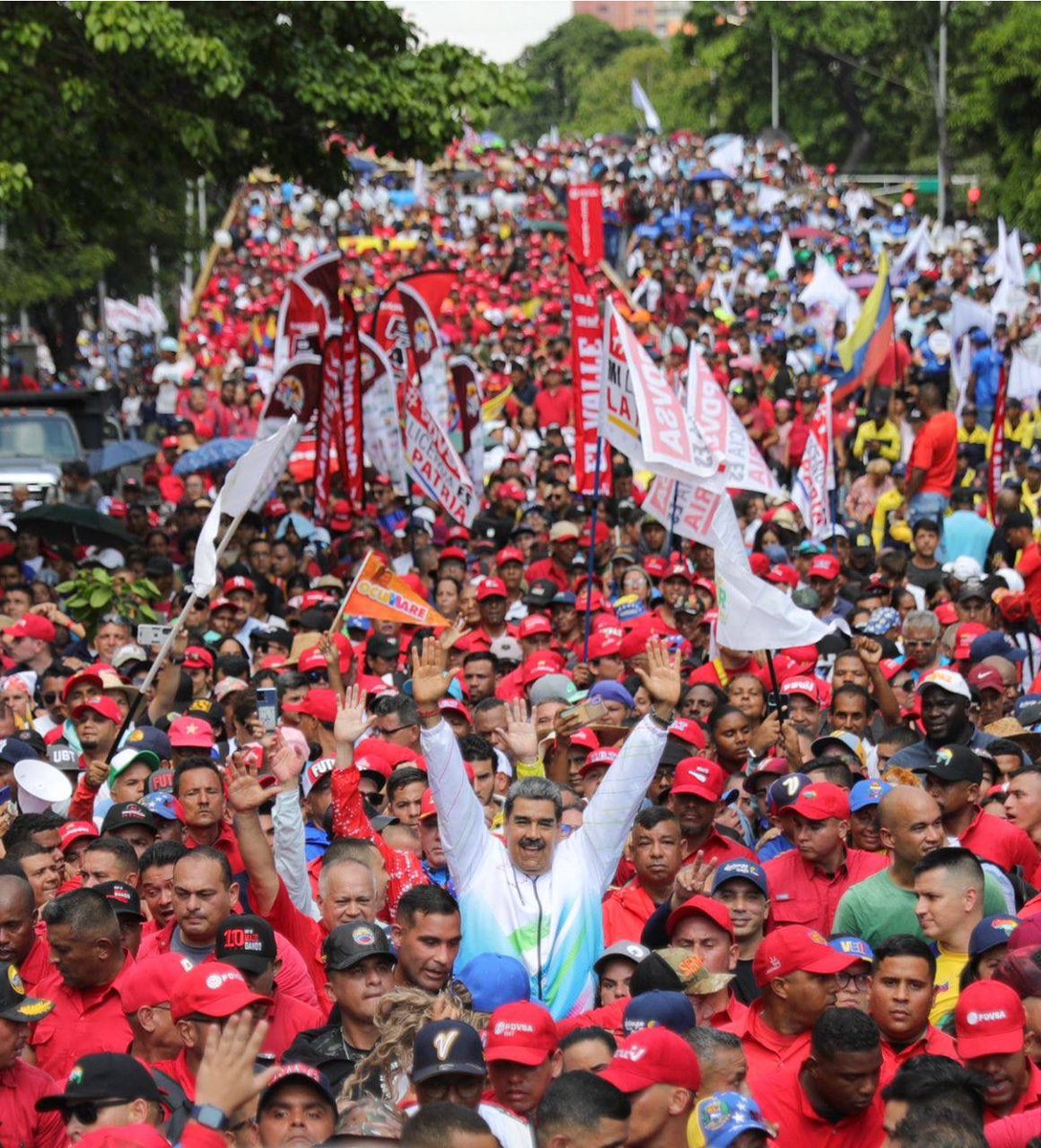 #INPHOTOS | The president of #Venezuela, @NicolasMaduro, participating in the day of mobilizations for #InternationalWorkersDay.