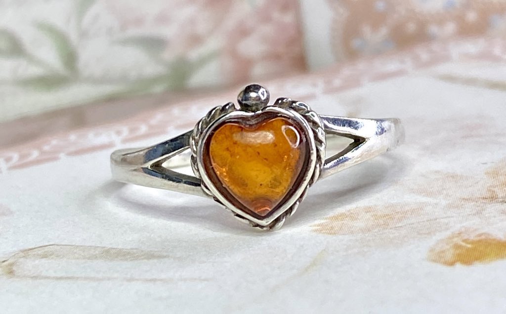 A perfectly pretty ring. 🧡

Genuine Amber Heart Ring - Sterling Silver - Size 7 - 1g

ebay.com/itm/1763490842…

#ring #amber #heart #sterlingsilver
#GiftOfLove #giftformom #gradgift #giftguide #estatejewelry #jewelry