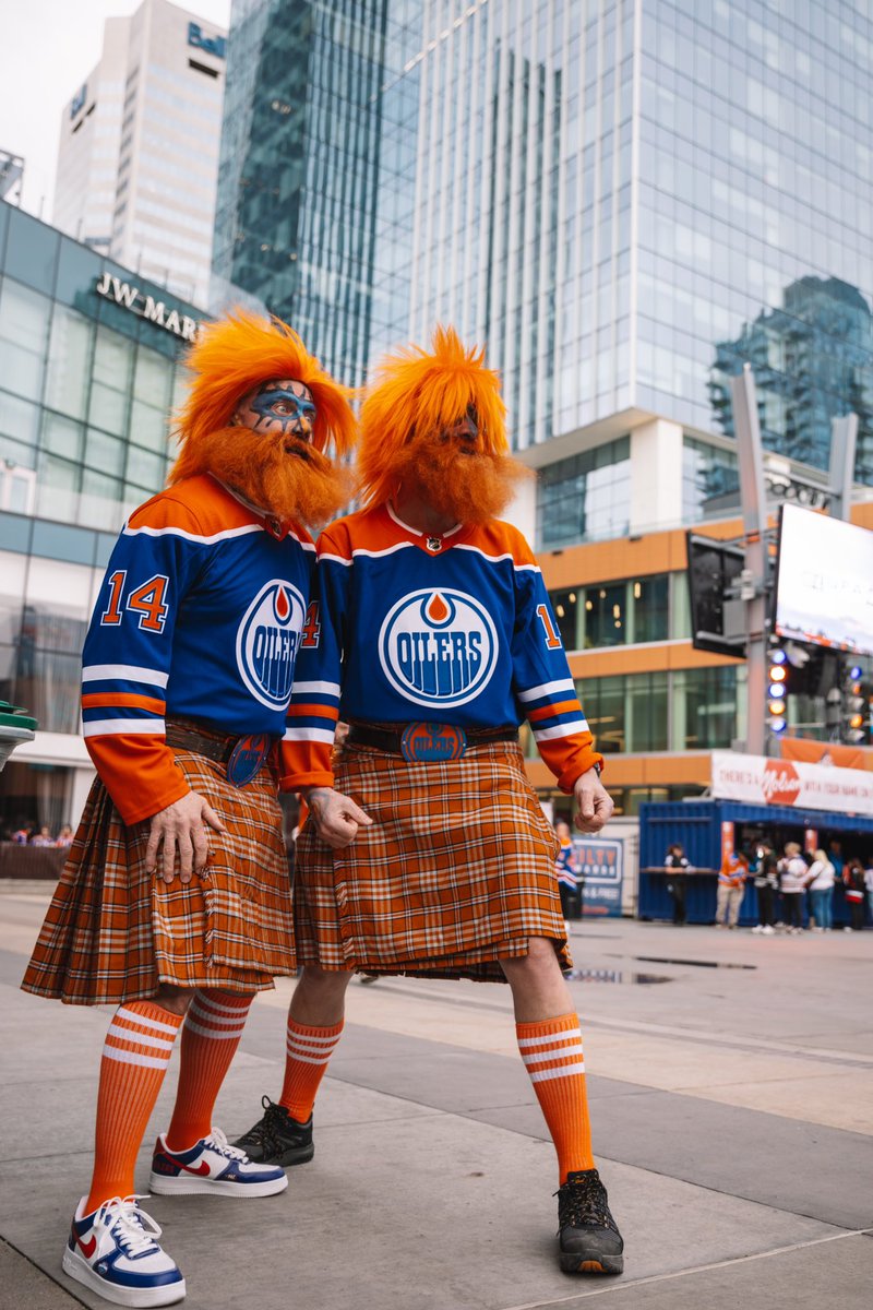 Hey #Yeg lets hear your playoff chant, drop a 💙🧡 in the comments!

#LetsGoOilers 
#YegDT