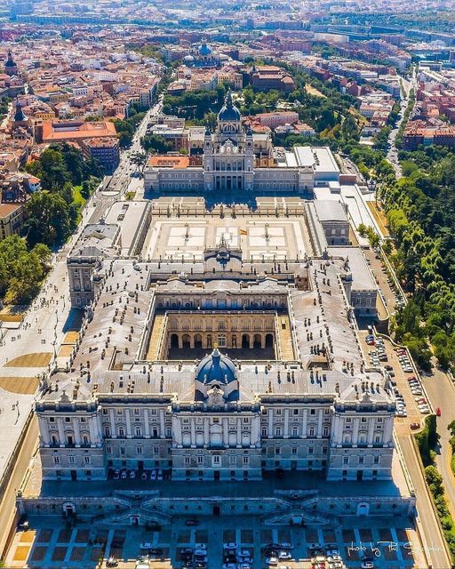 Spain Art & Architecture
🌎✈️
Madrid, Spain
📷:@philsutphin (IG)
instagram.com/philsutphin/
#madridcity #madridspain #couplesinmadrid #spain #travel #spaintrave #architect #artandall #art #travelblog #travellifelove #design #photography #artis