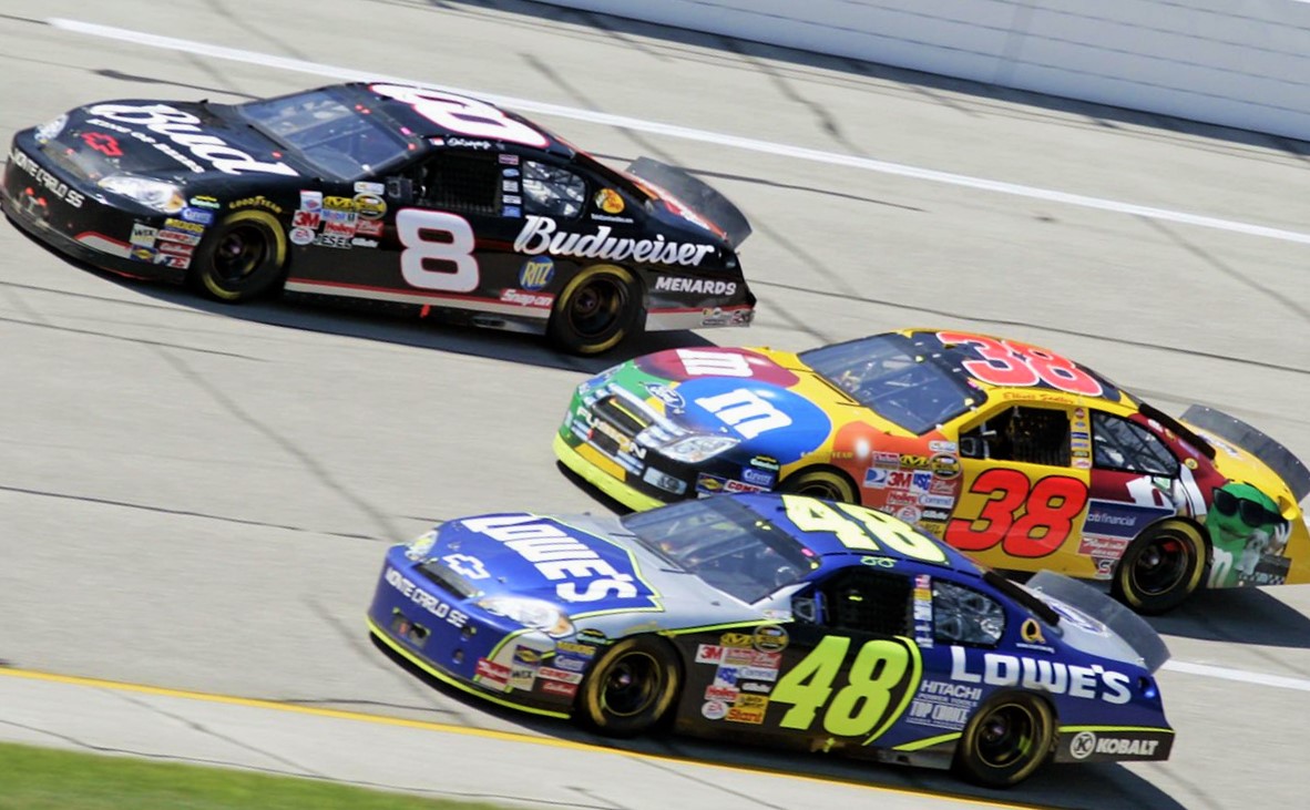 Jimmie Johnson won the 2006 Aaron's 499 at Talladega 18 years ago today. 🏁 

#HendrickMotorsports 🏁