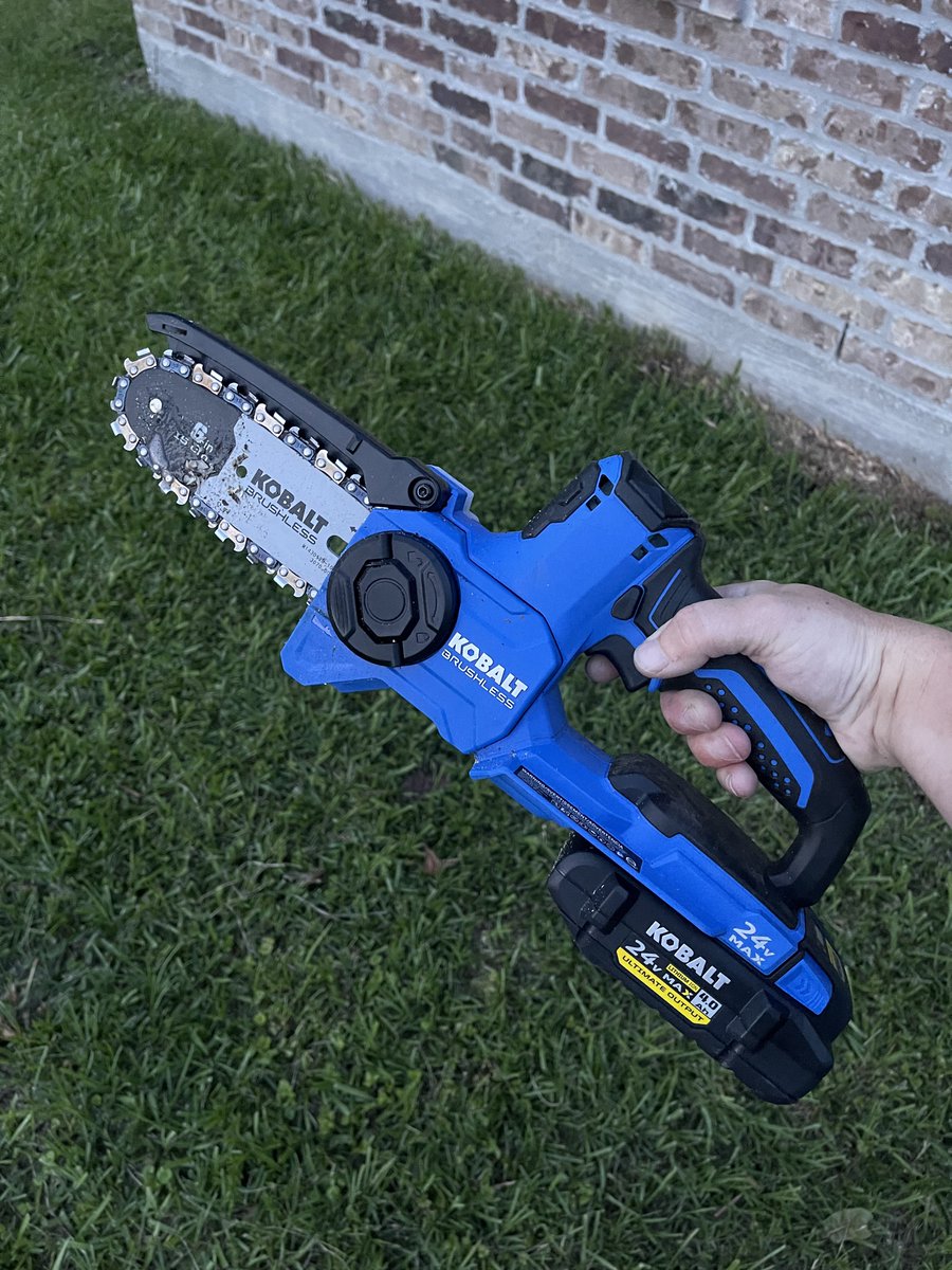 MicahPW20's tweet photo. Ladies if you need a good birthday gift or Father’s Day gift for your man then a mini chainsaw is it! I freaking love this thing! 

#MiniChainsaw #ForTheWin https://t.co/RlZG9IEBuF