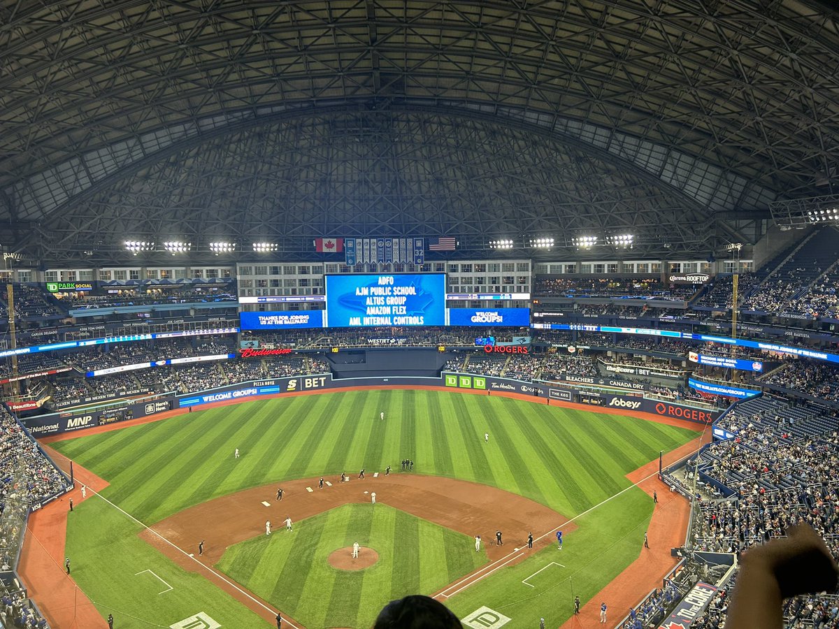 What an wonderful afternoon our Gr 5-7’s had today!! The @bluejays lost 6-1 against the @kcroyals but the experience was great!! And we were on the Jumbotron 🥳🥳 #schooltrips #funwithfriends #dedicatedteachers #amazingstudents
