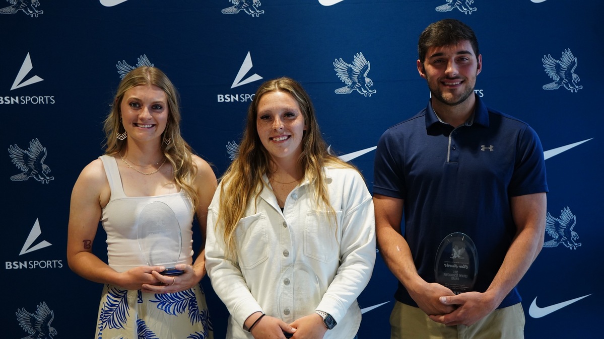 🏆| Mathern, Nygard, and Mitchell receive senior awards

Check out the release here↙️
dsubluehawks.com/sports/fball/2…

#HawksAreUp
